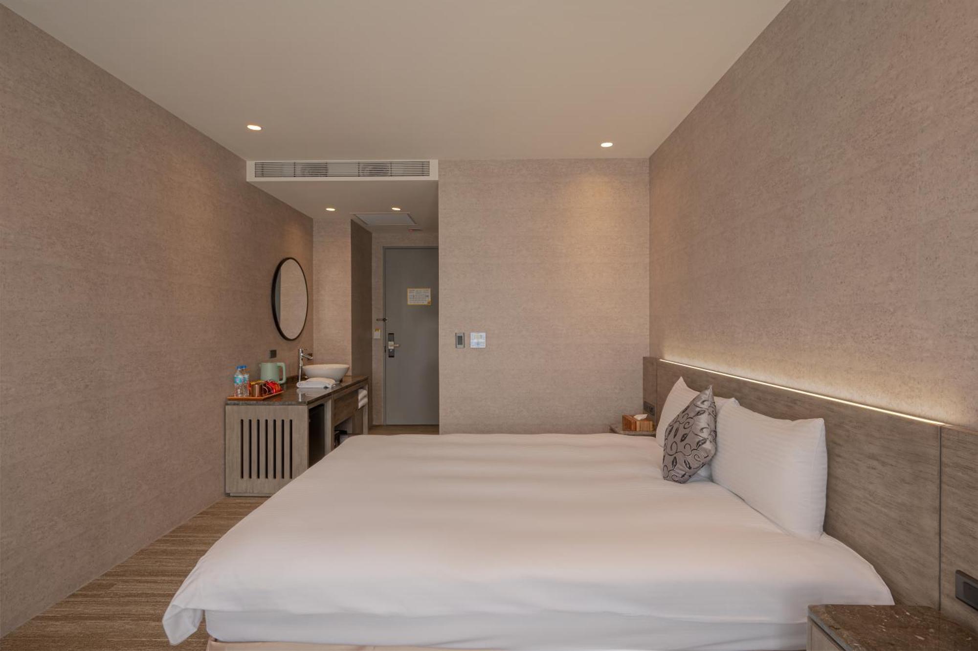 In Joy Hotel Taichung Exterior photo