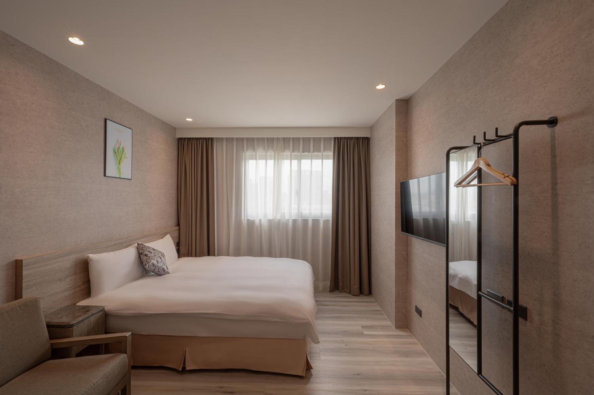 In Joy Hotel Taichung Exterior photo