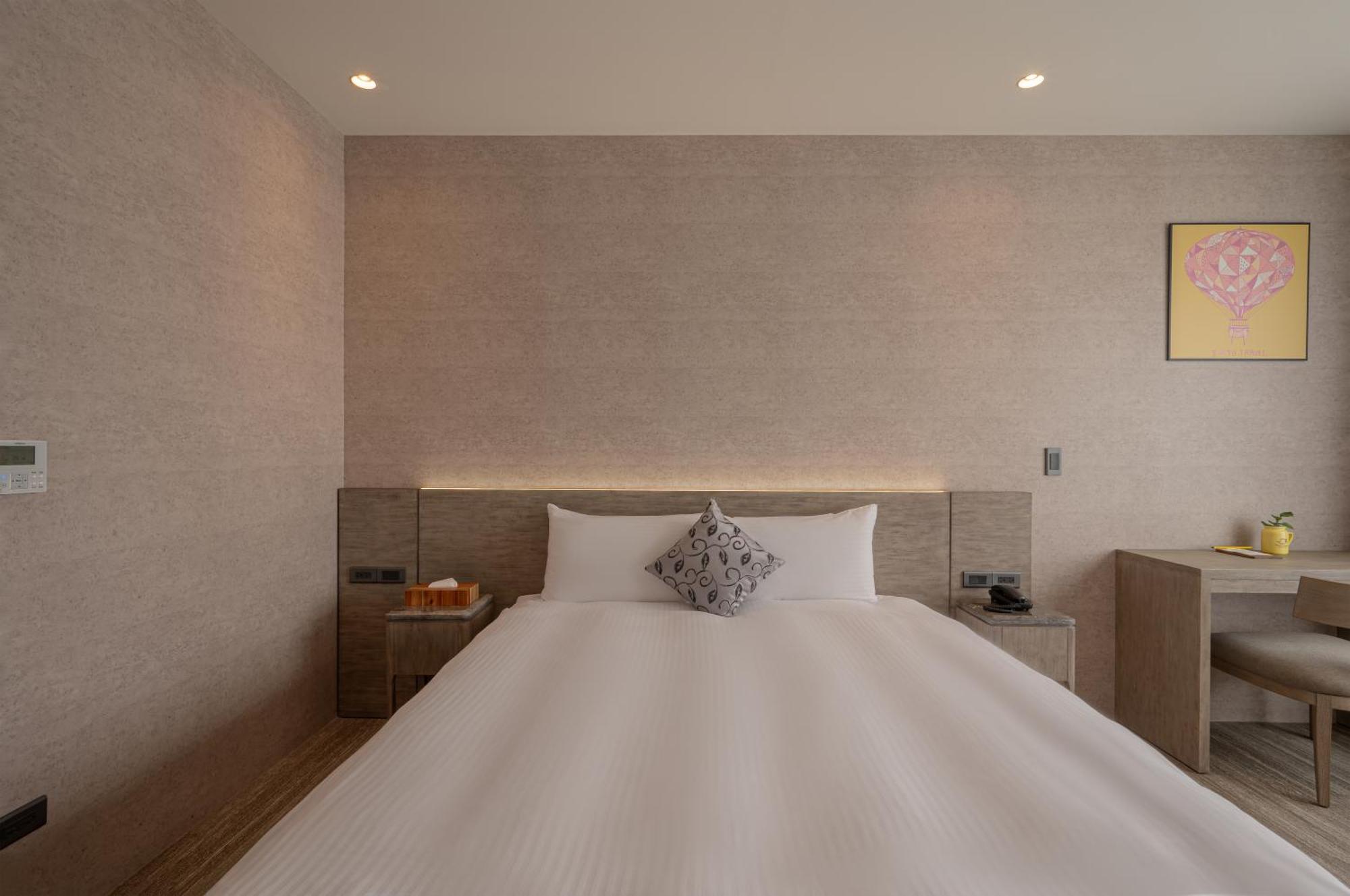 In Joy Hotel Taichung Exterior photo