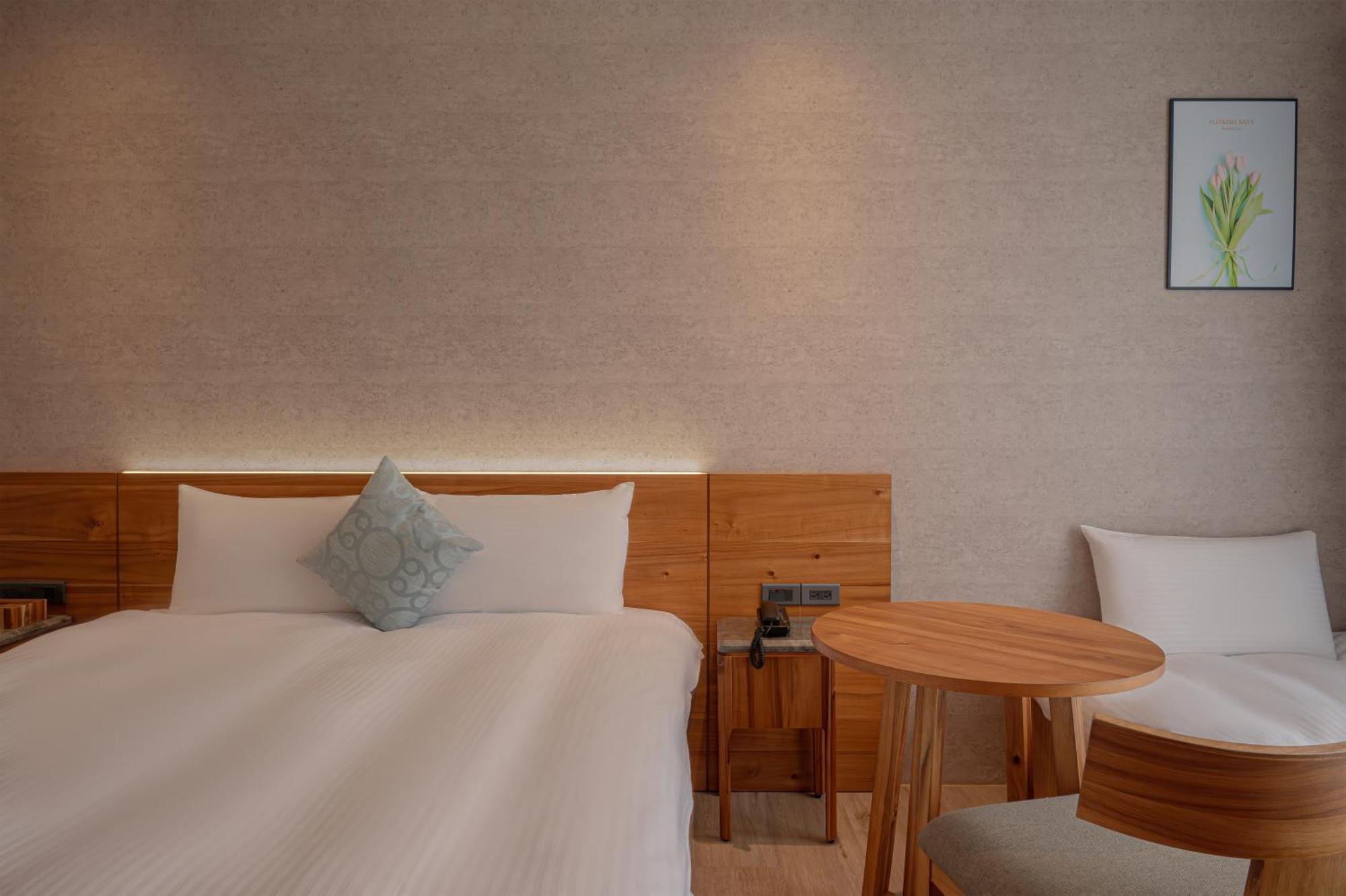 In Joy Hotel Taichung Exterior photo