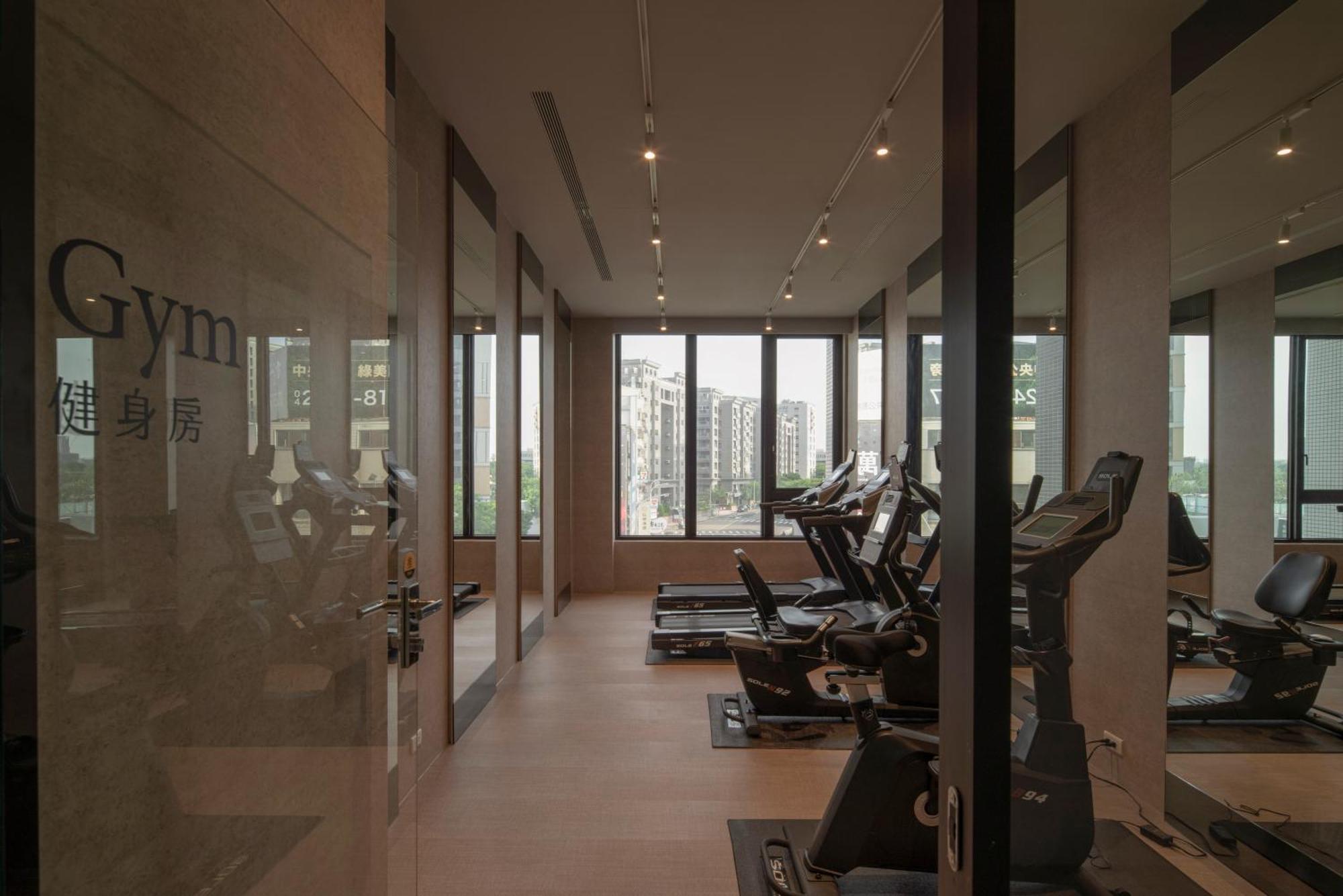 In Joy Hotel Taichung Exterior photo