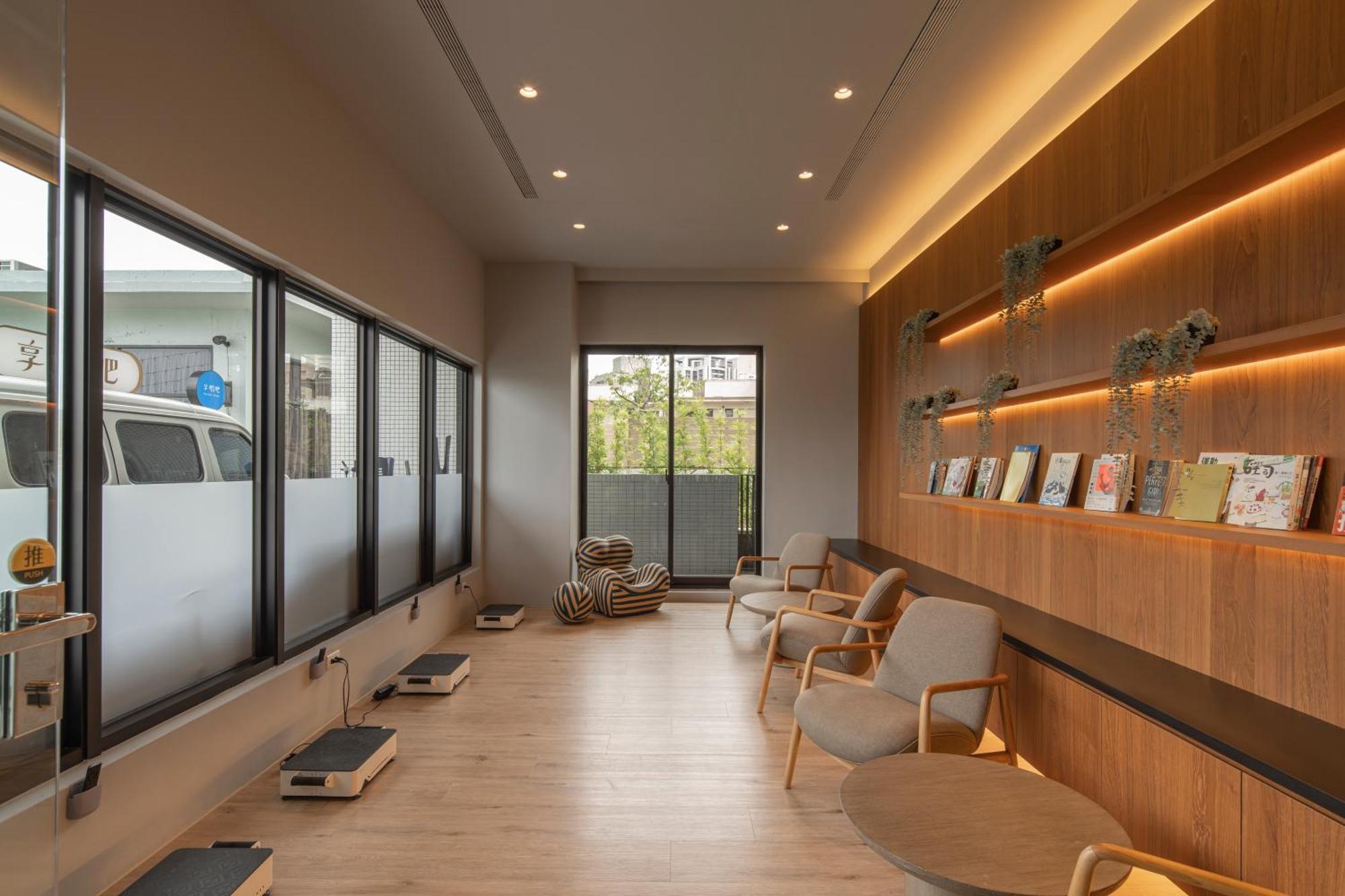 In Joy Hotel Taichung Exterior photo
