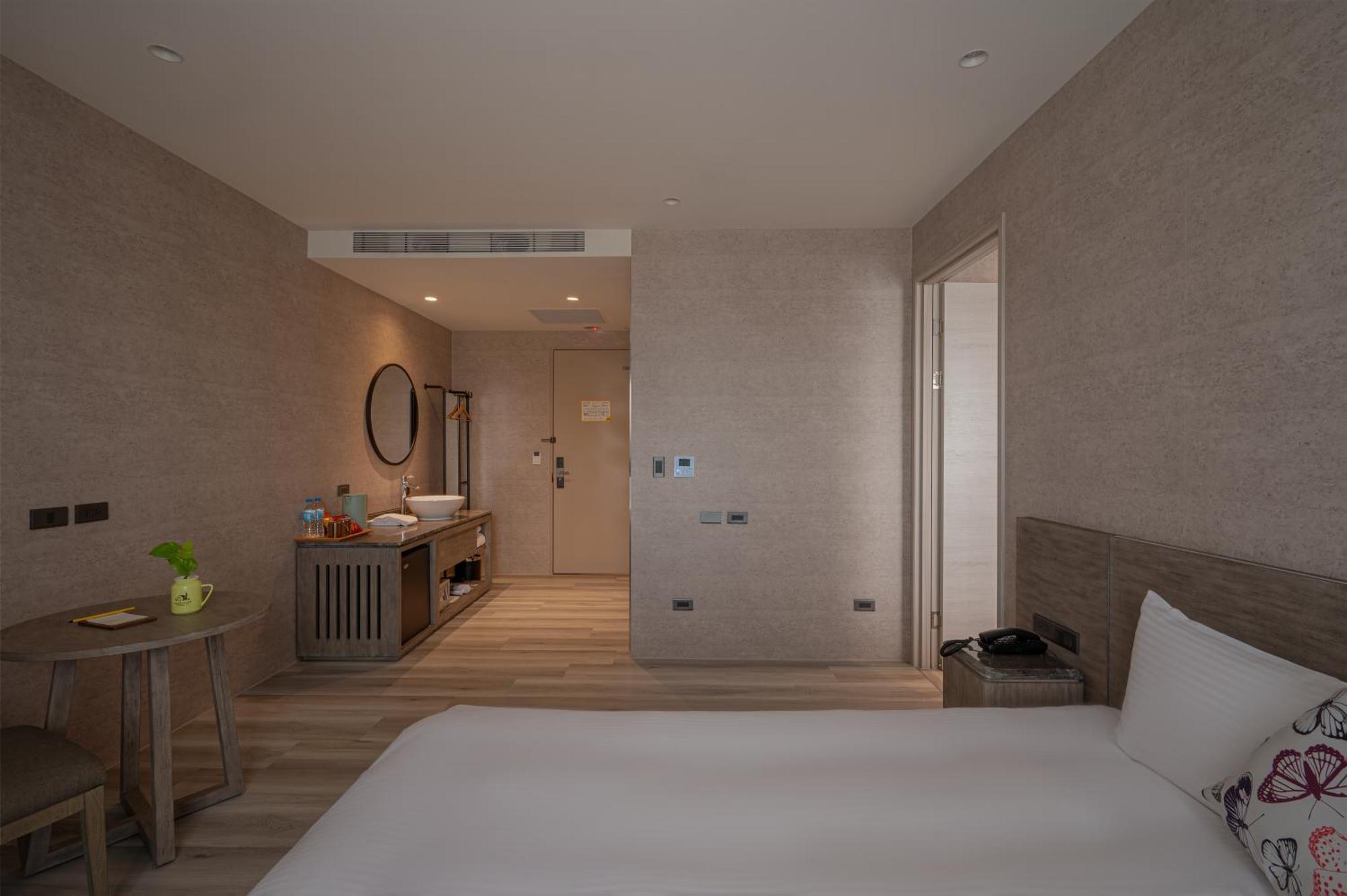 In Joy Hotel Taichung Exterior photo