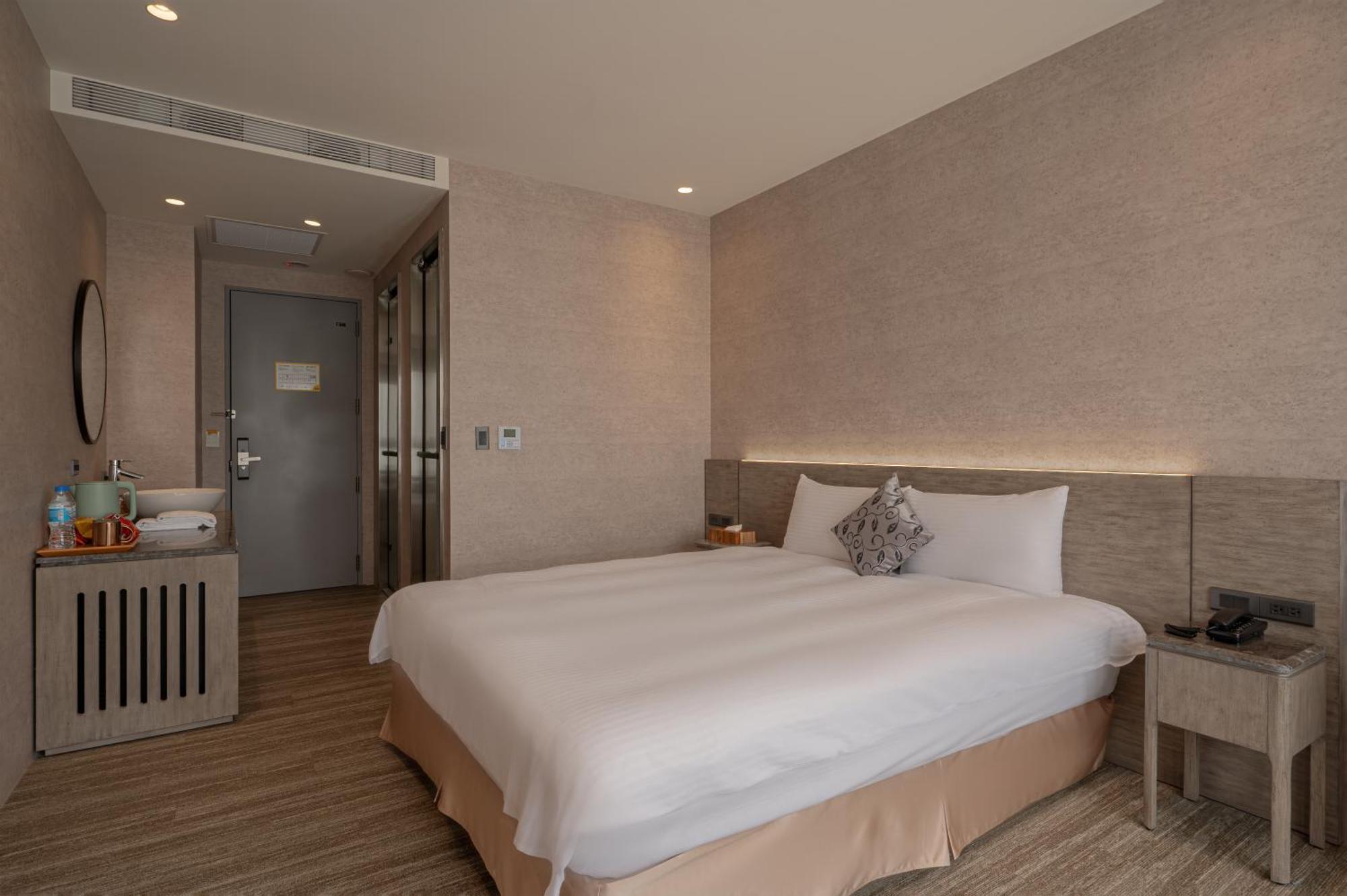 In Joy Hotel Taichung Exterior photo